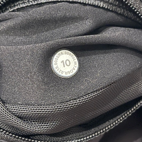 Lululemon Black Speed Up Short *2.5" Size 10 - Picture 6 of 9